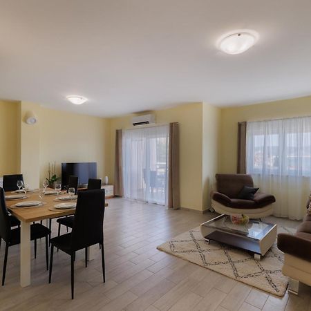 Apartman Maja Комарна Екстер'єр фото