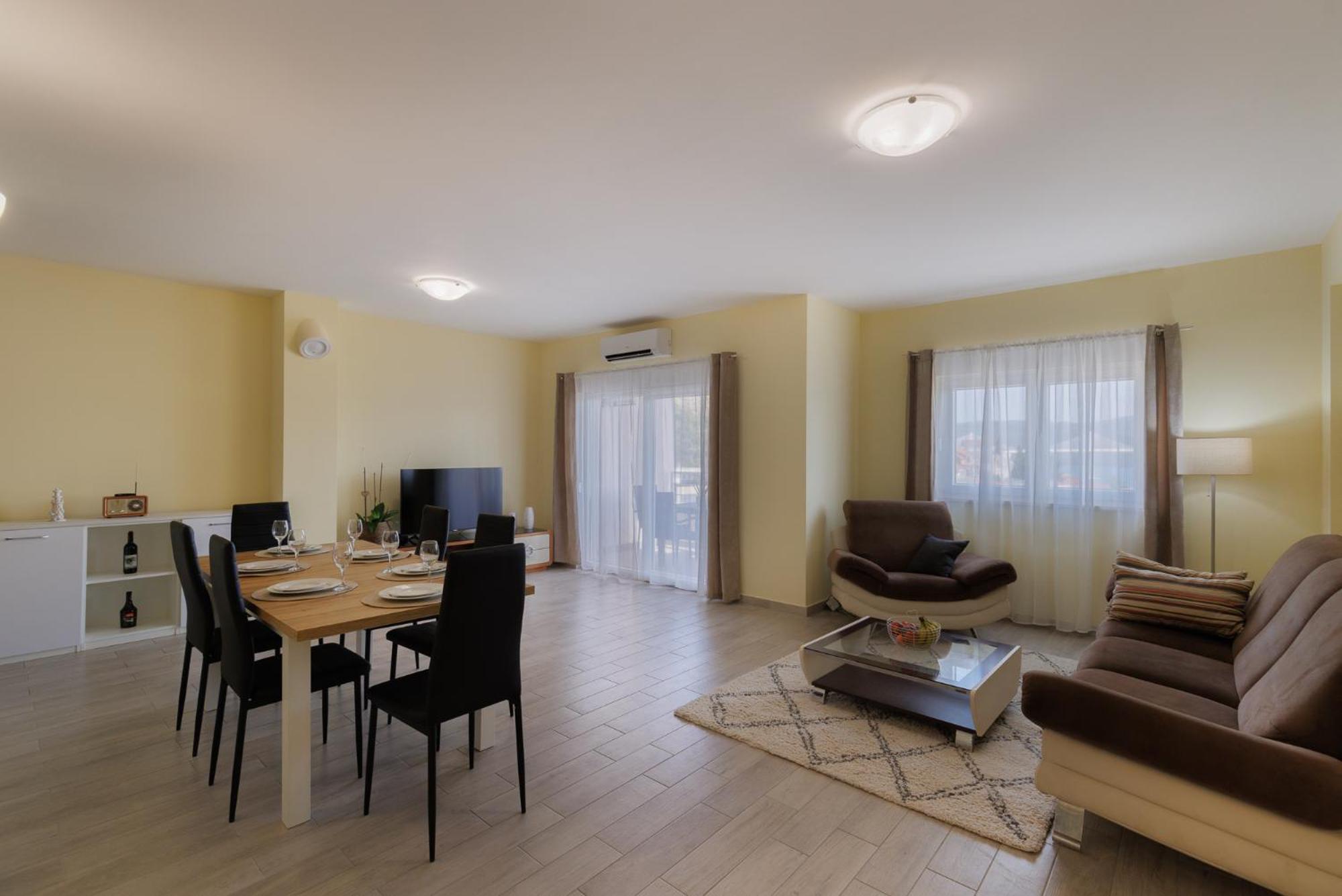 Apartman Maja Комарна Екстер'єр фото
